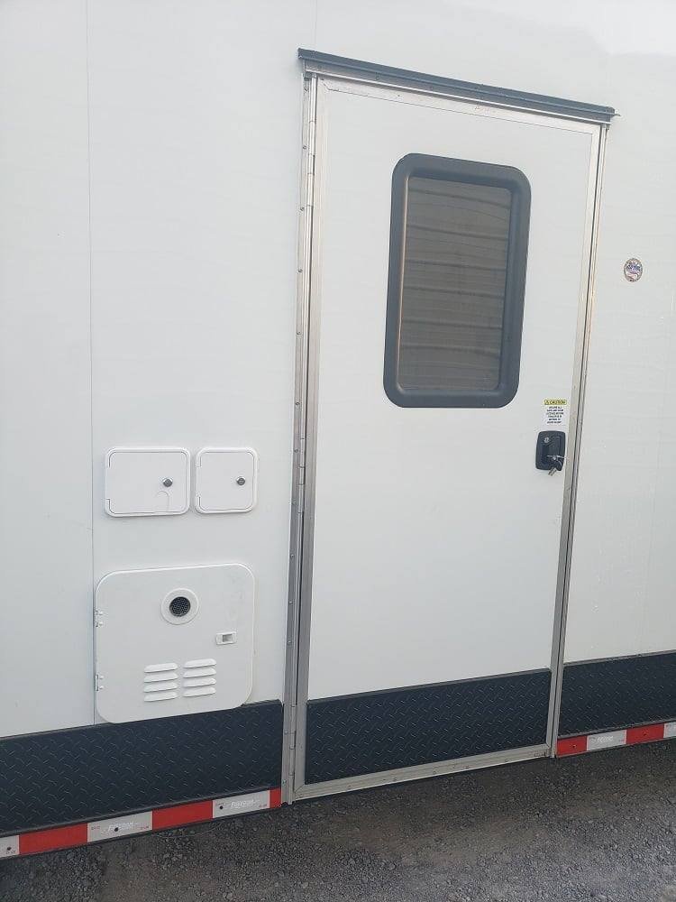 8.5′ x 40′ White Gooseneck Concession Food Trailer With Appliances — photo 10