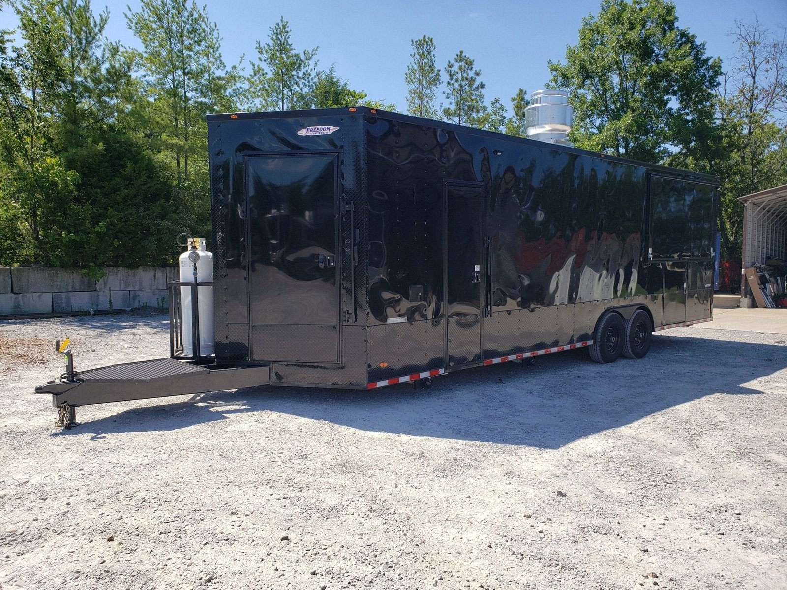 Black Out 8.5′ x 28′ Porch Style Concession Food Trailer — photo 13