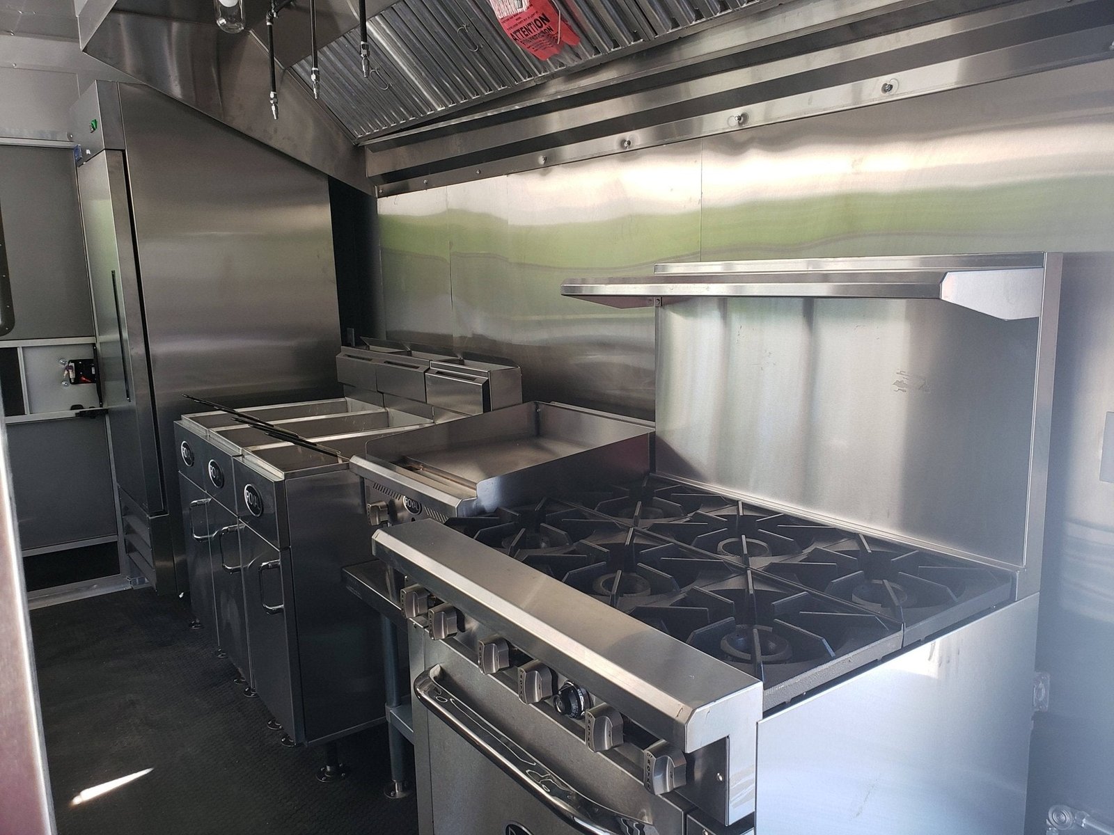Black Out 8.5′ x 28′ Porch Style Concession Food Trailer — photo 5