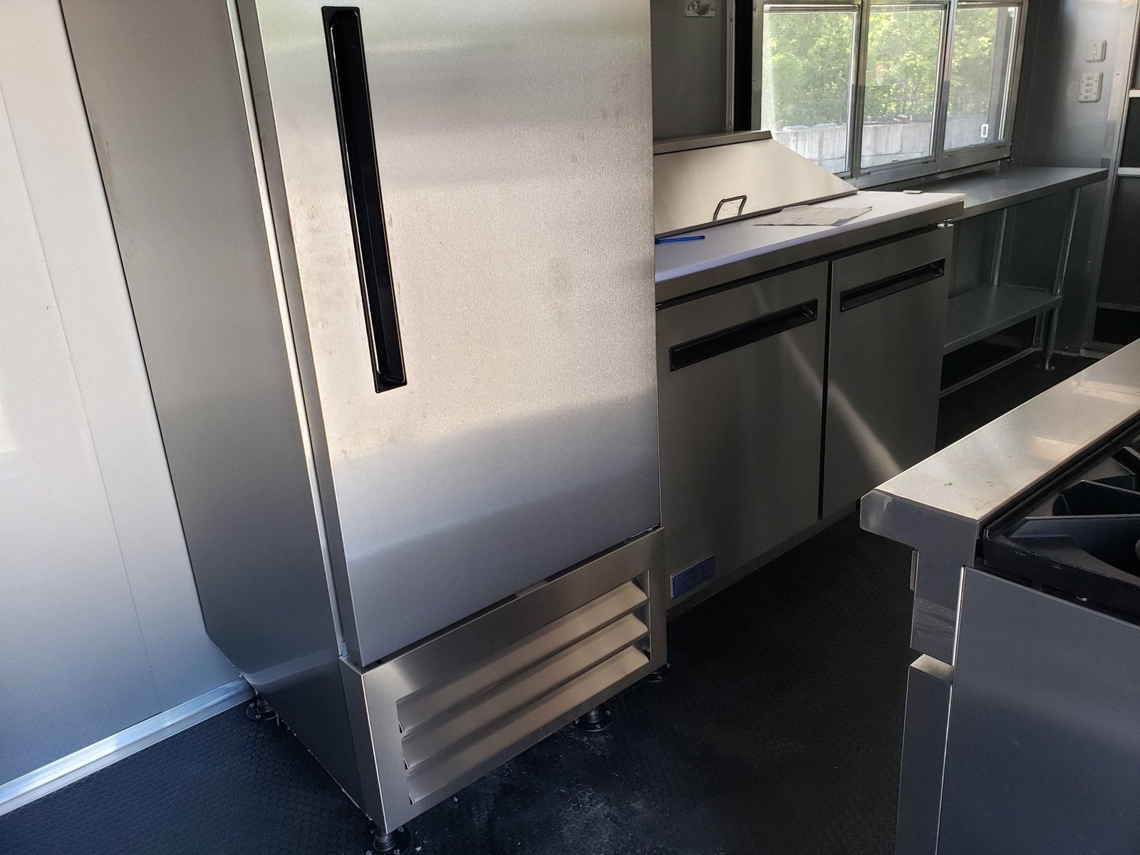 Black Out 8.5′ x 28′ Porch Style Concession Food Trailer — photo 6