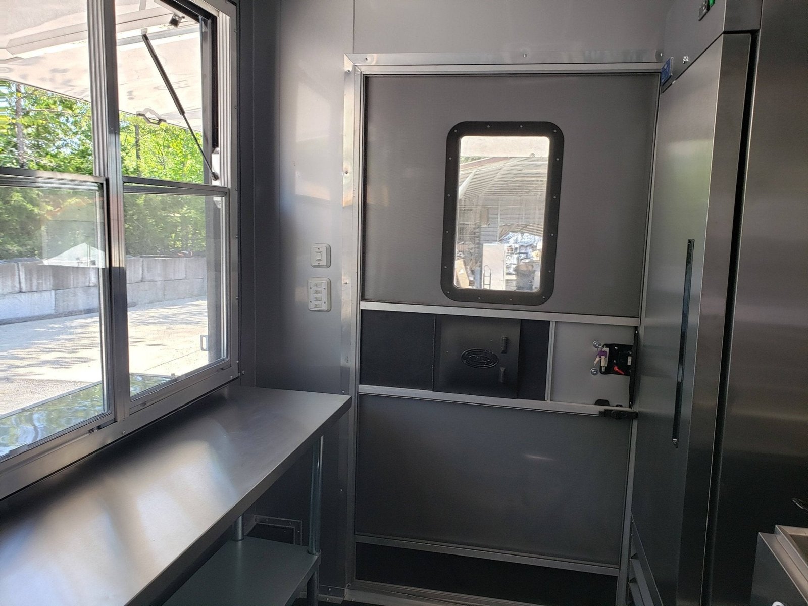 Black Out 8.5′ x 28′ Porch Style Concession Food Trailer — photo 11