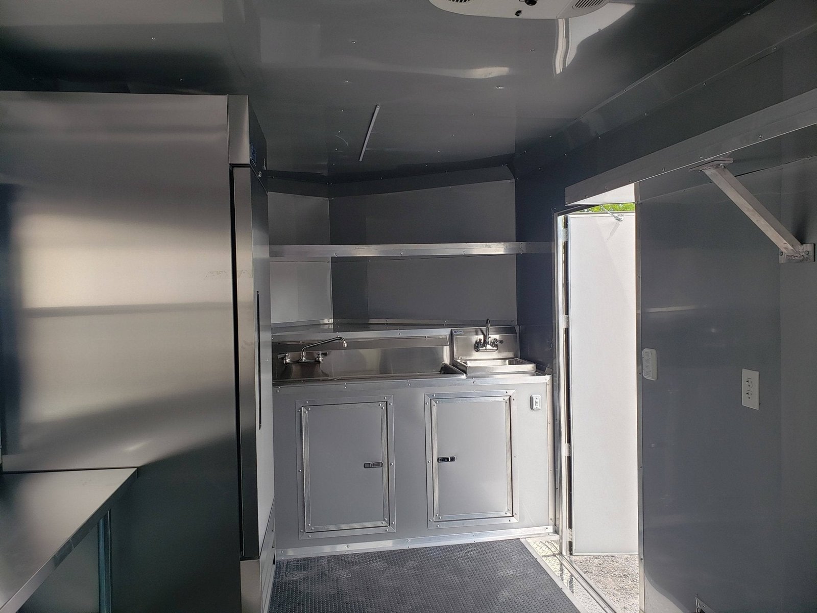 8.5′ x 16′ Penske Yellow Ice Cream Food Concession Trailer — photo 5