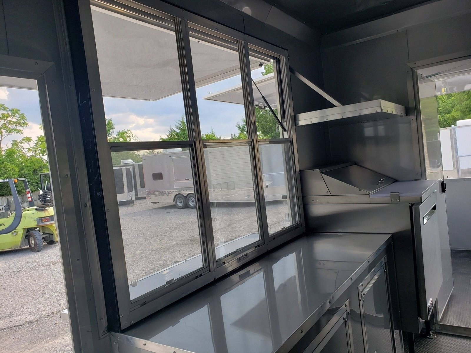 8.5′ x 28′ Brandy Wine BBQ Vending Concession Trailer — photo 5