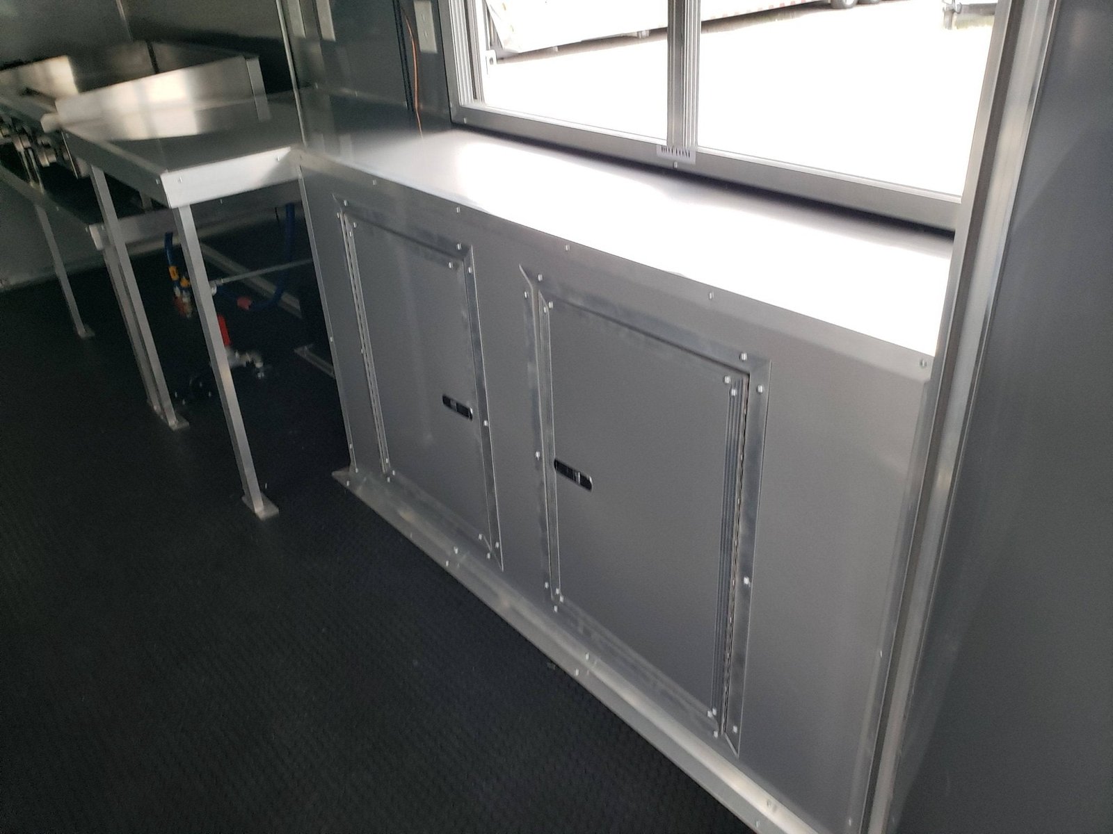 8.5′ x 30′ Black and Cobalt Blue BBQ Porch Style Concession Trailer — photo 5
