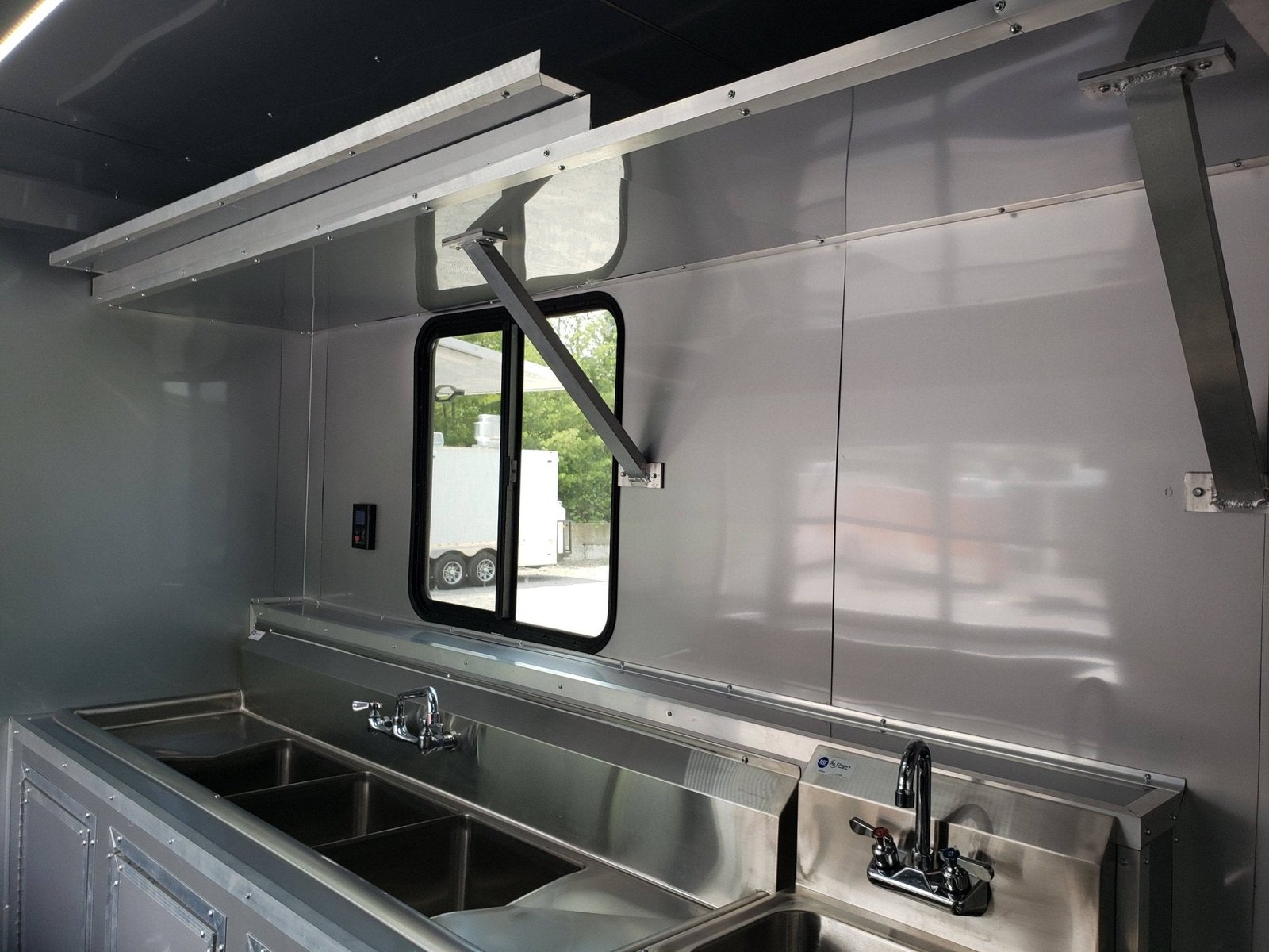 8.5′ x 30′ Black and Cobalt Blue BBQ Porch Style Concession Trailer — photo 6