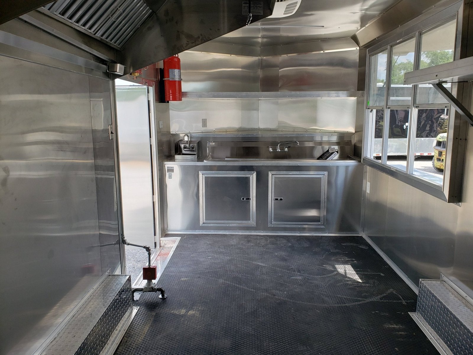 8.5′ x 18′ White Pizza Vending Concession Food Trailer — photo 5