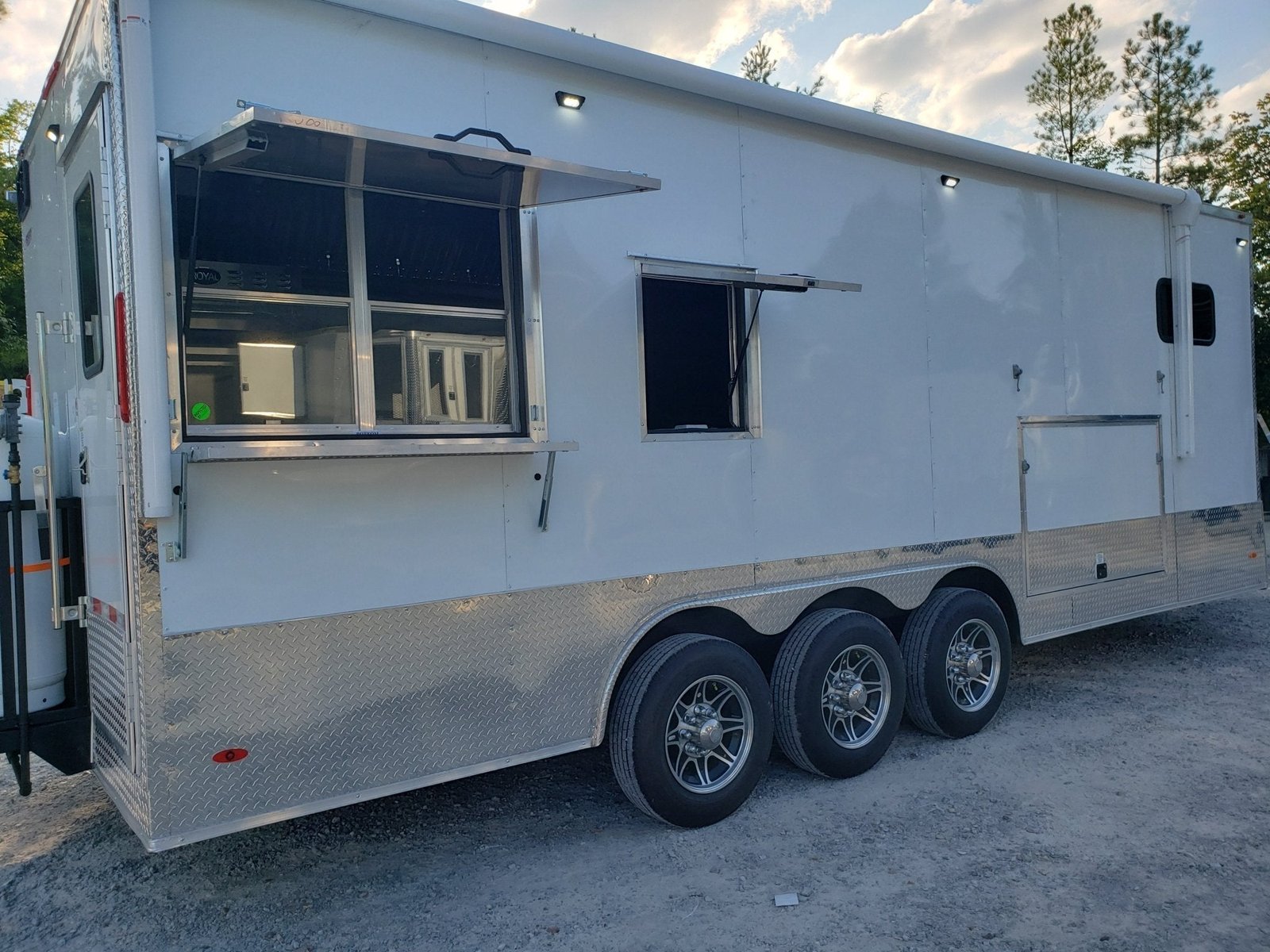 8.5′ x 24′ White Food Vending Concession Trailer With Appliances — photo 3