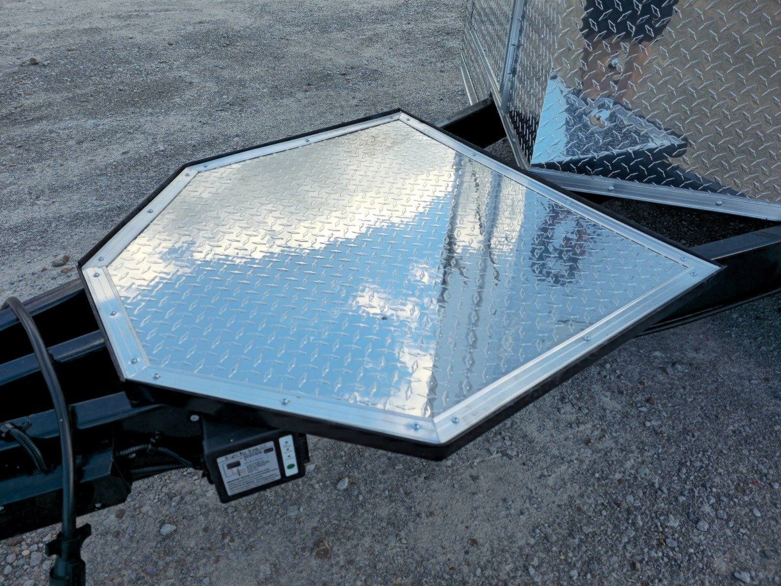 Concession Trailer 8.5′ X 16′ White Merchandising Event Catering — photo 3