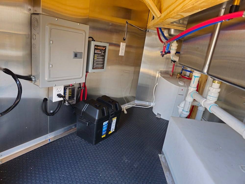 Concession Trailer 8.5′ X 16′ Orange Event Catering Porch — photo 4