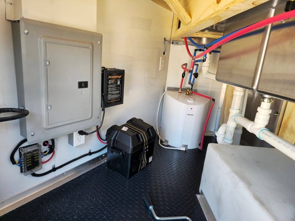 Concession Trailer 8.5′ X 26′ Red W / Blackout BBQ Event Catering — photo 4