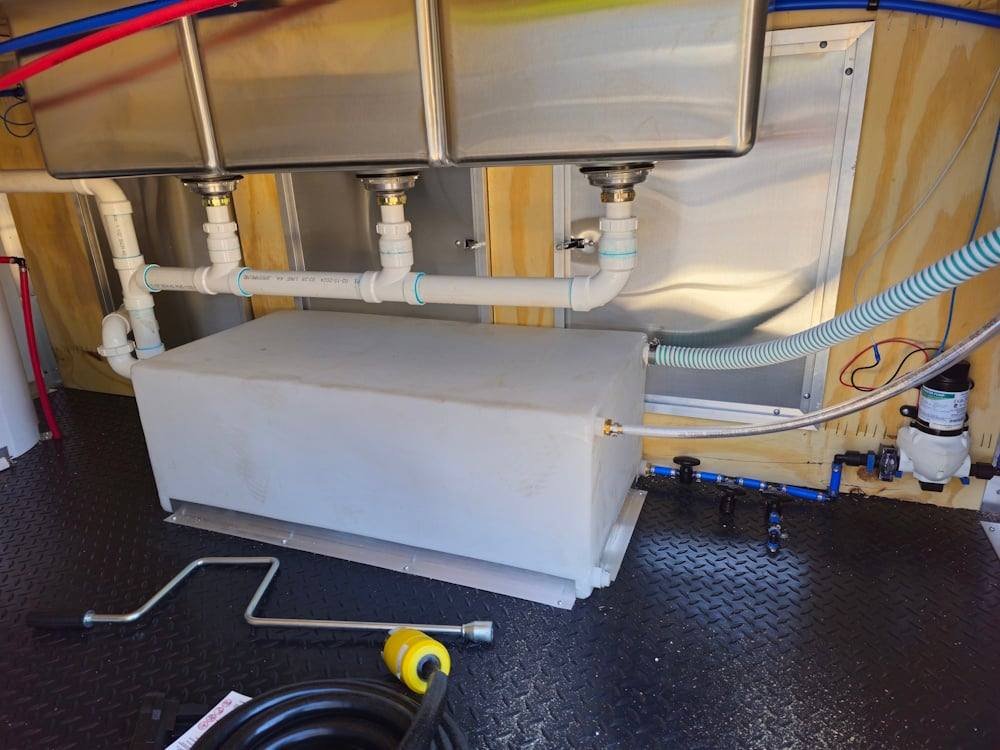 Concession Trailer 8.5′ X 26′ Red W / Blackout BBQ Event Catering — photo 5