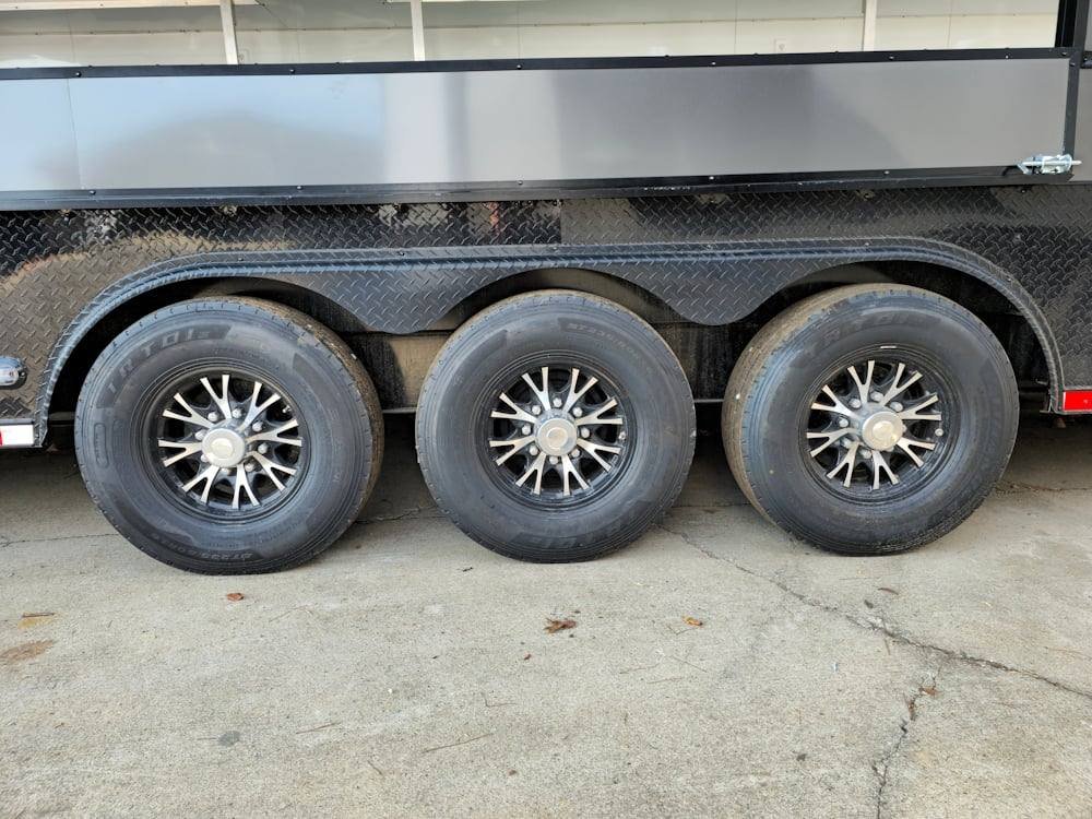 Concession Trailer 8.5′ X 53′ Gooseneck Mobile Marketing and Fireworks Trailer — photo 8