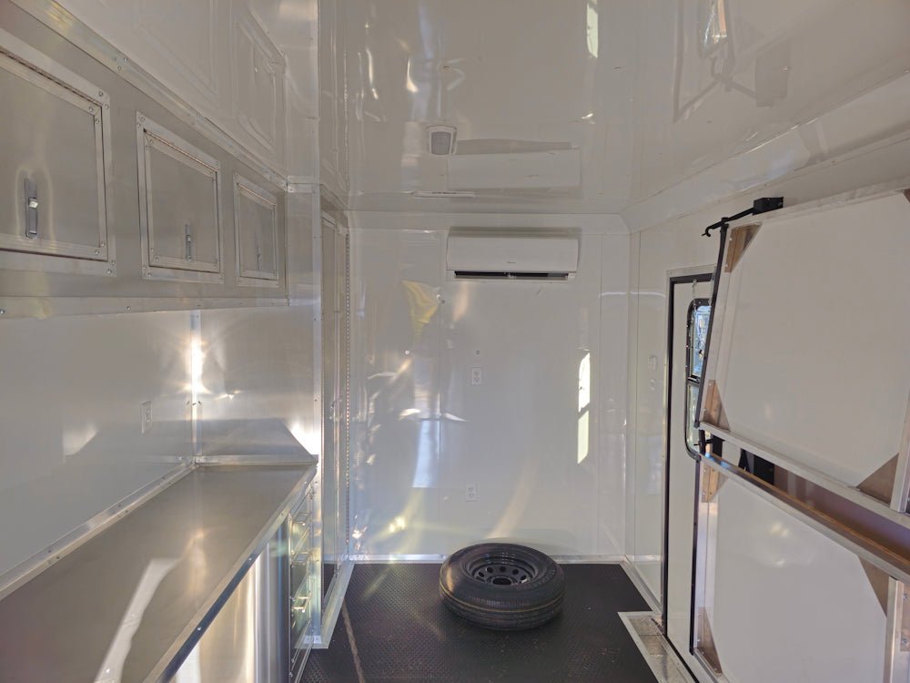 Concession Trailer 8.5′ X 20′ BBQ Event Competition — photo 15