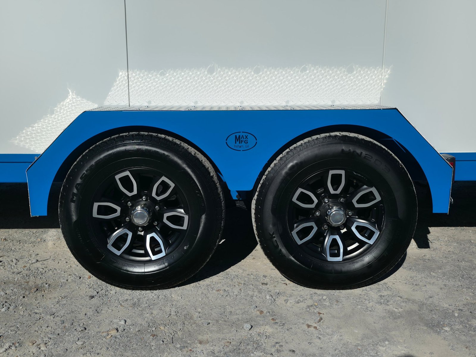 Custom 7′ X 16′ White Refrigerated Cooler and Freezer Trailer (Includes Generator) — photo 4