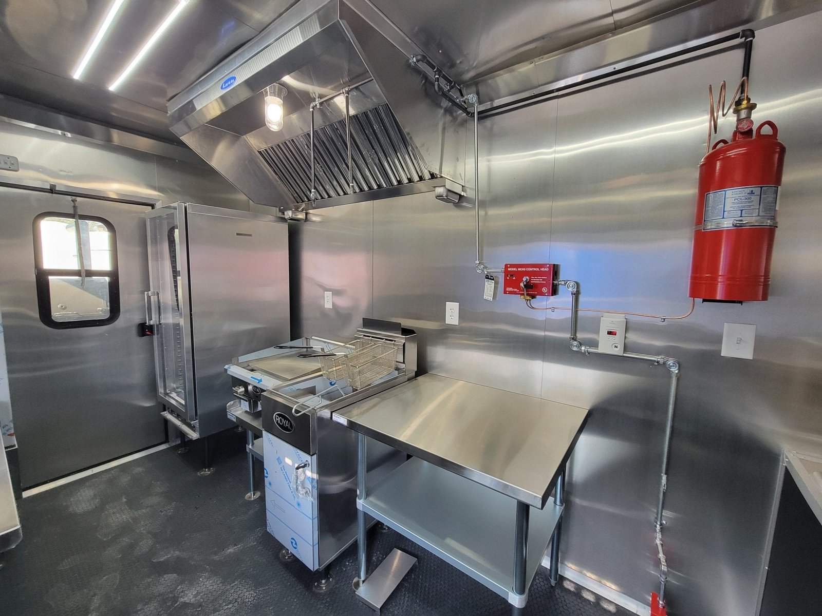 8.5′ X 22′ Concession Trailer Black With Blackout BBQ Event Catering 8′ porch — photo 15