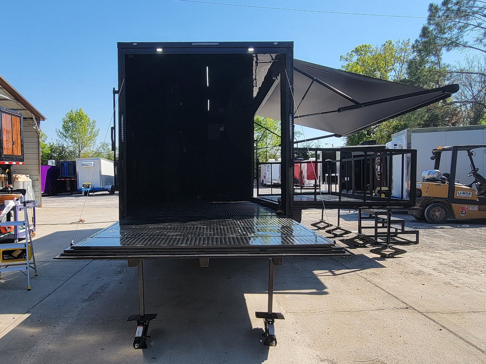 8.5′ X 18′ Custom Enclosed Stage and Event Deck over Blackout With Black Trim — photo 7