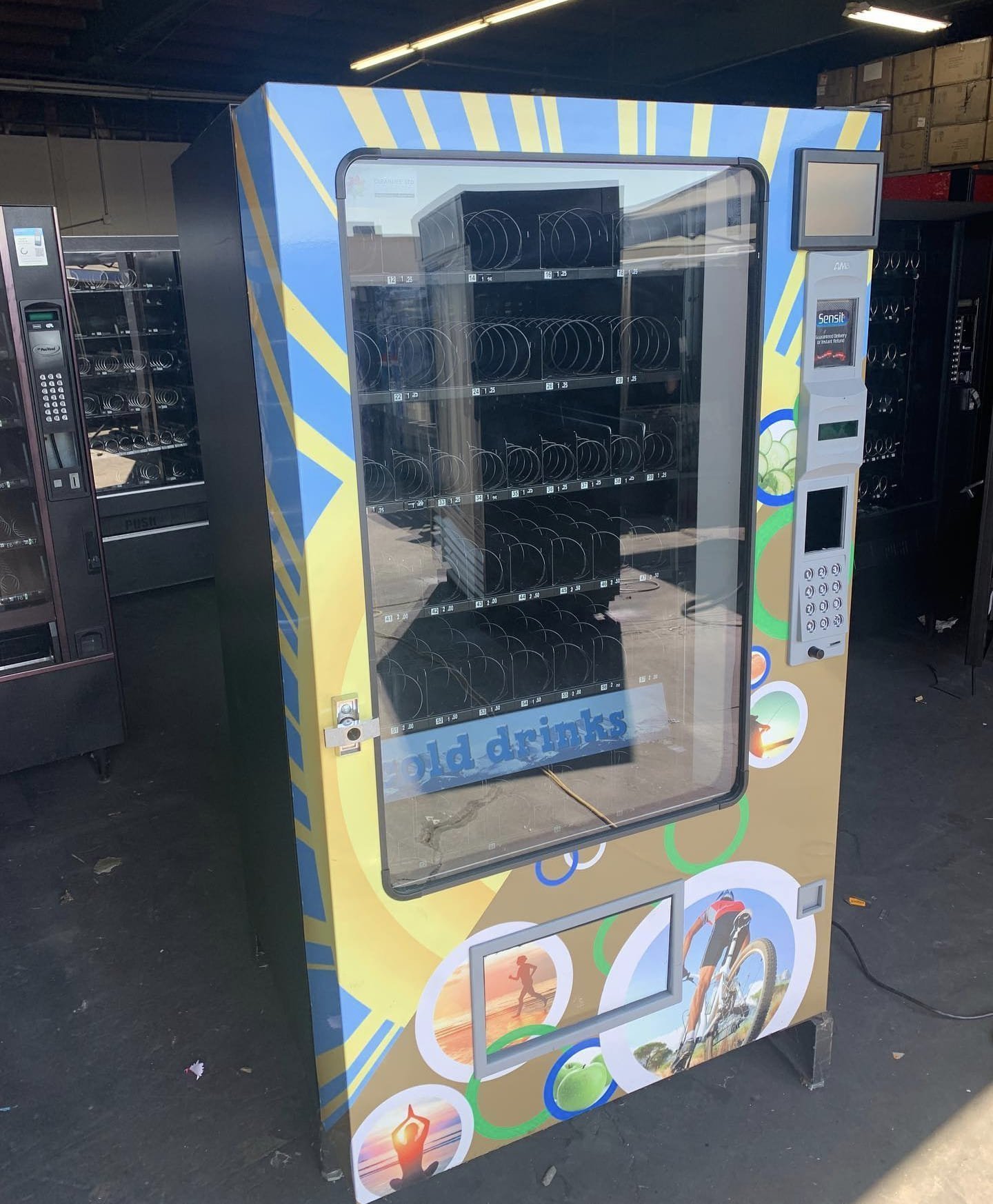 482091623_1882539935904633_1473205371299177859_n.jpg Refurbished AMS 39 combo vending machine vending snacks and cold drinks