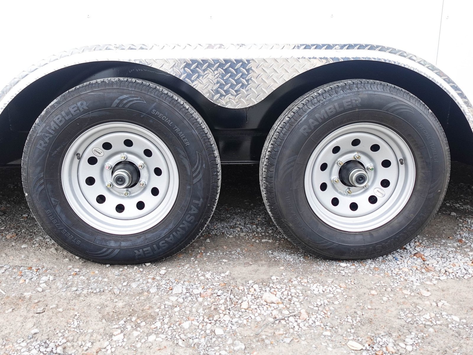 White Flat Nose Enclosed Trailer 8.5′ X 24′ with (2) 5,200lbs — photo 9