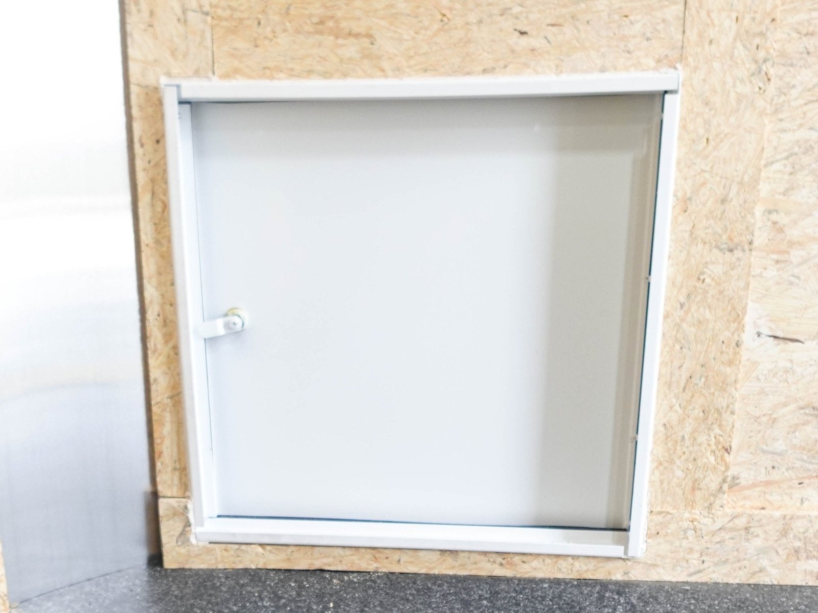 White Flat Nose Enclosed Trailer 8.5′ X 24′ with (2) 5,200lbs — photo 12