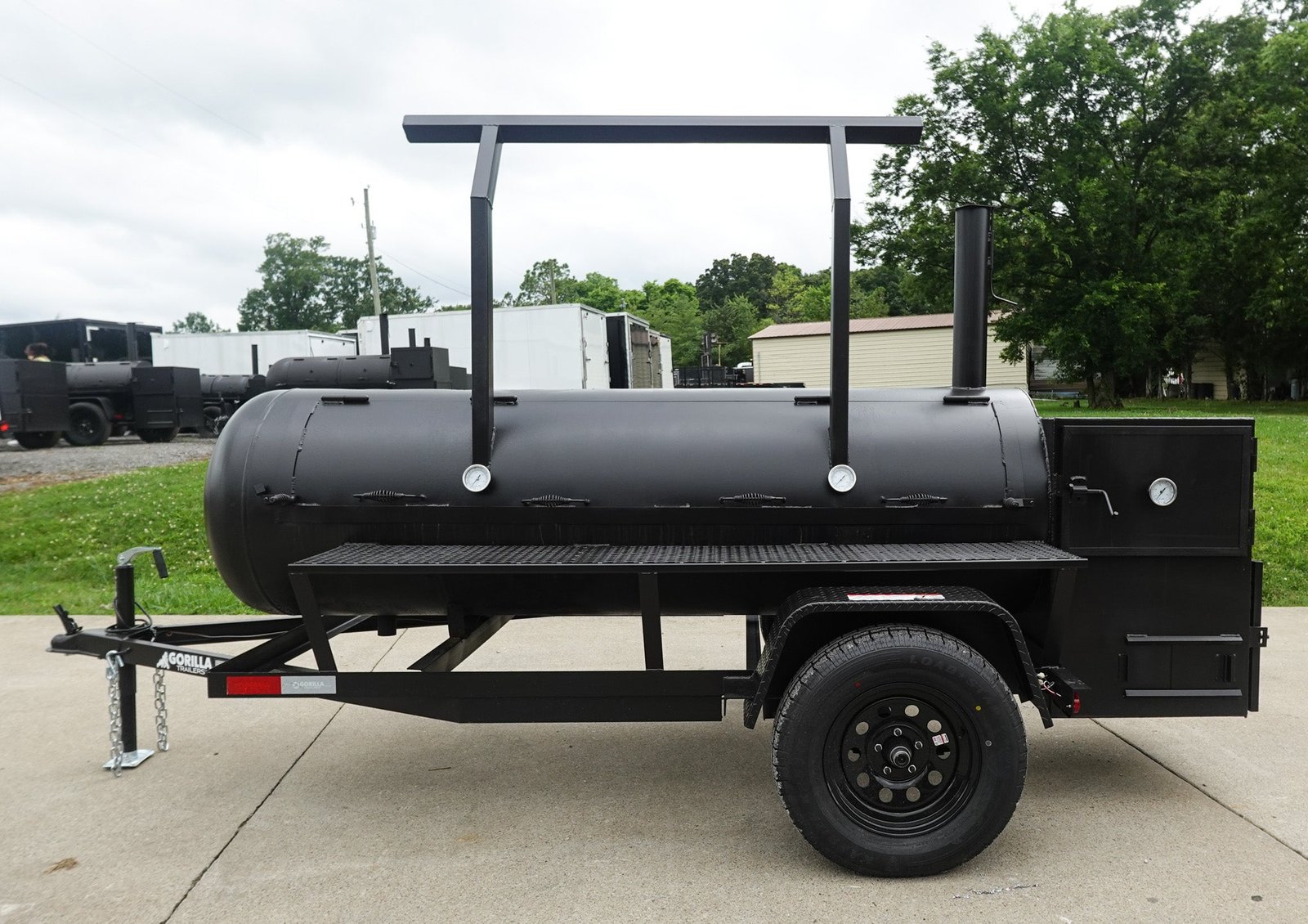 330 GAL Smoker Single Door With CounterWeight with Double Racks — photo 3