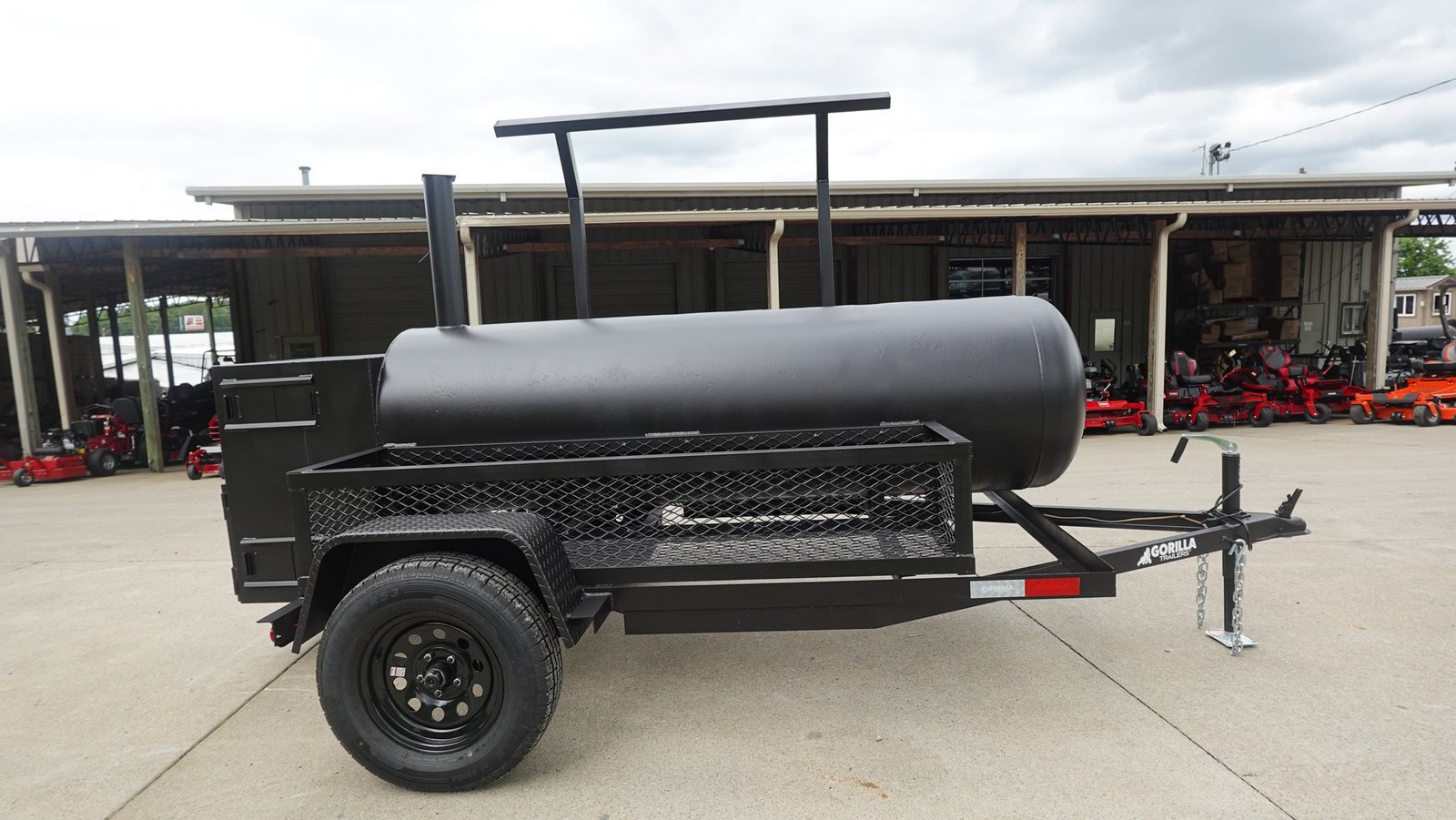 330 GAL Smoker Single Door With CounterWeight with Double Racks — photo 5