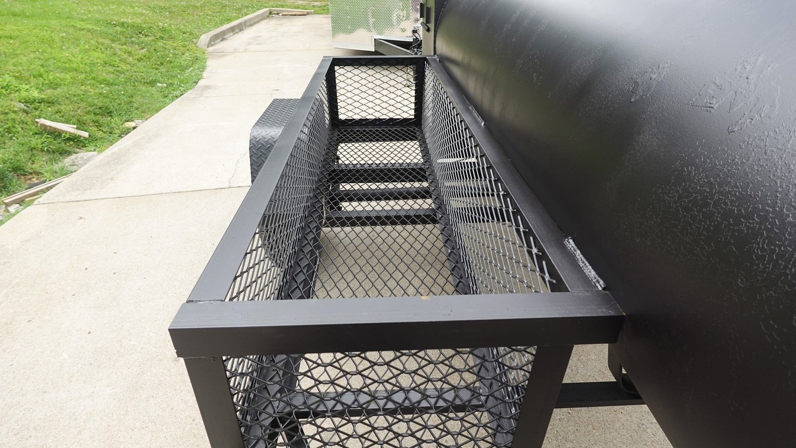 330 GAL Smoker Single Door With CounterWeight with Double Racks — photo 11