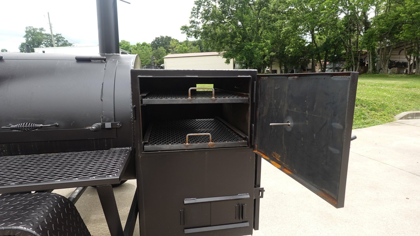 330 GAL Smoker Single Door With CounterWeight with Double Racks — photo 12