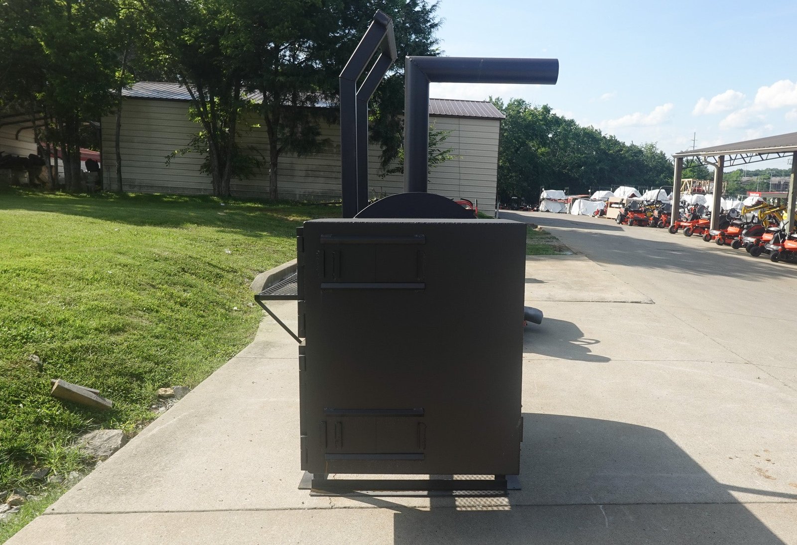 250 Gal Patio Grill Smoker Single Door with Counter Weight — photo 6