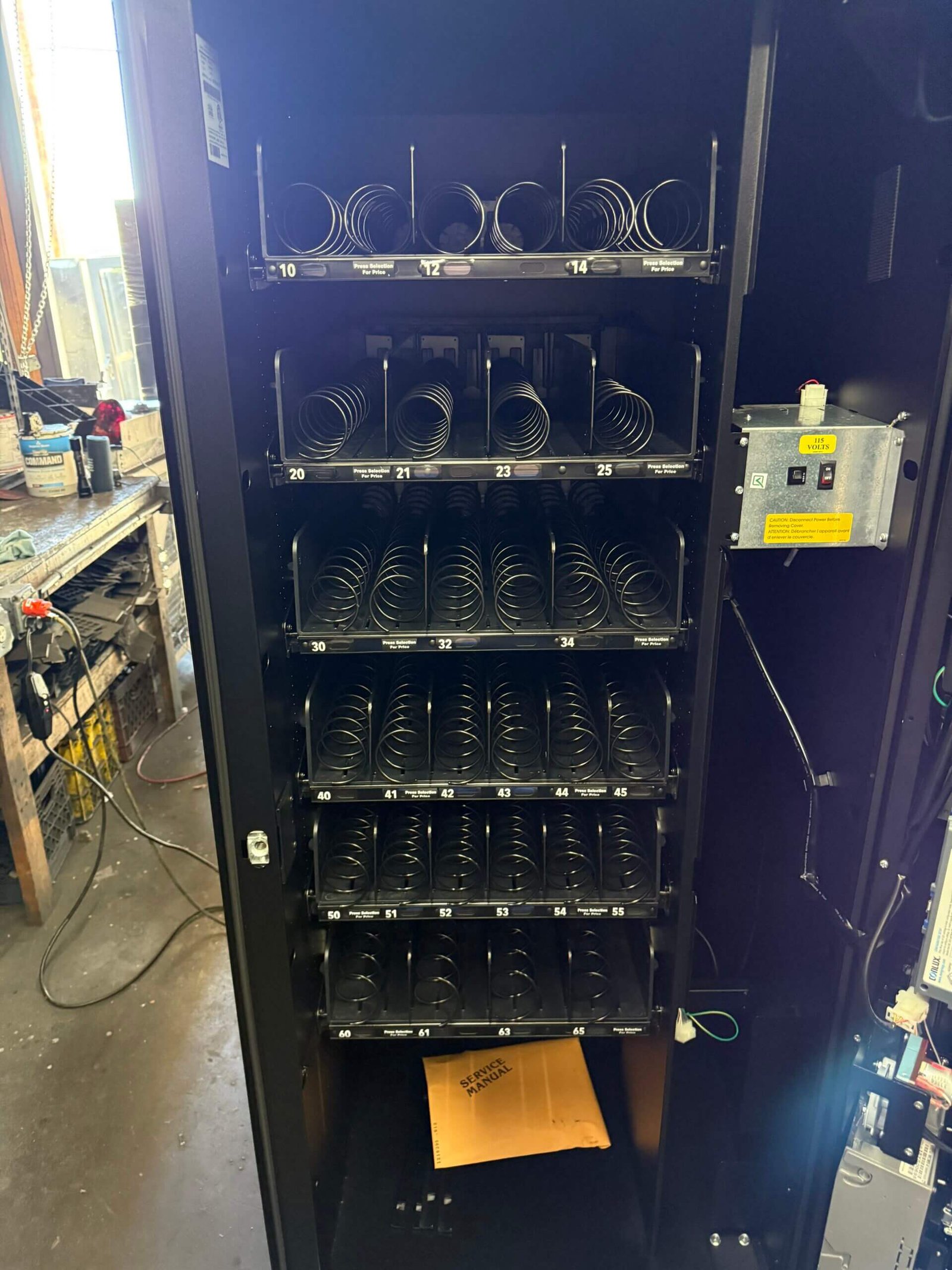 IMG_5948-scaled-1.jpg Wittern Mercato 3573 snack vending machine, refurbished 3-wide glass front - view 7