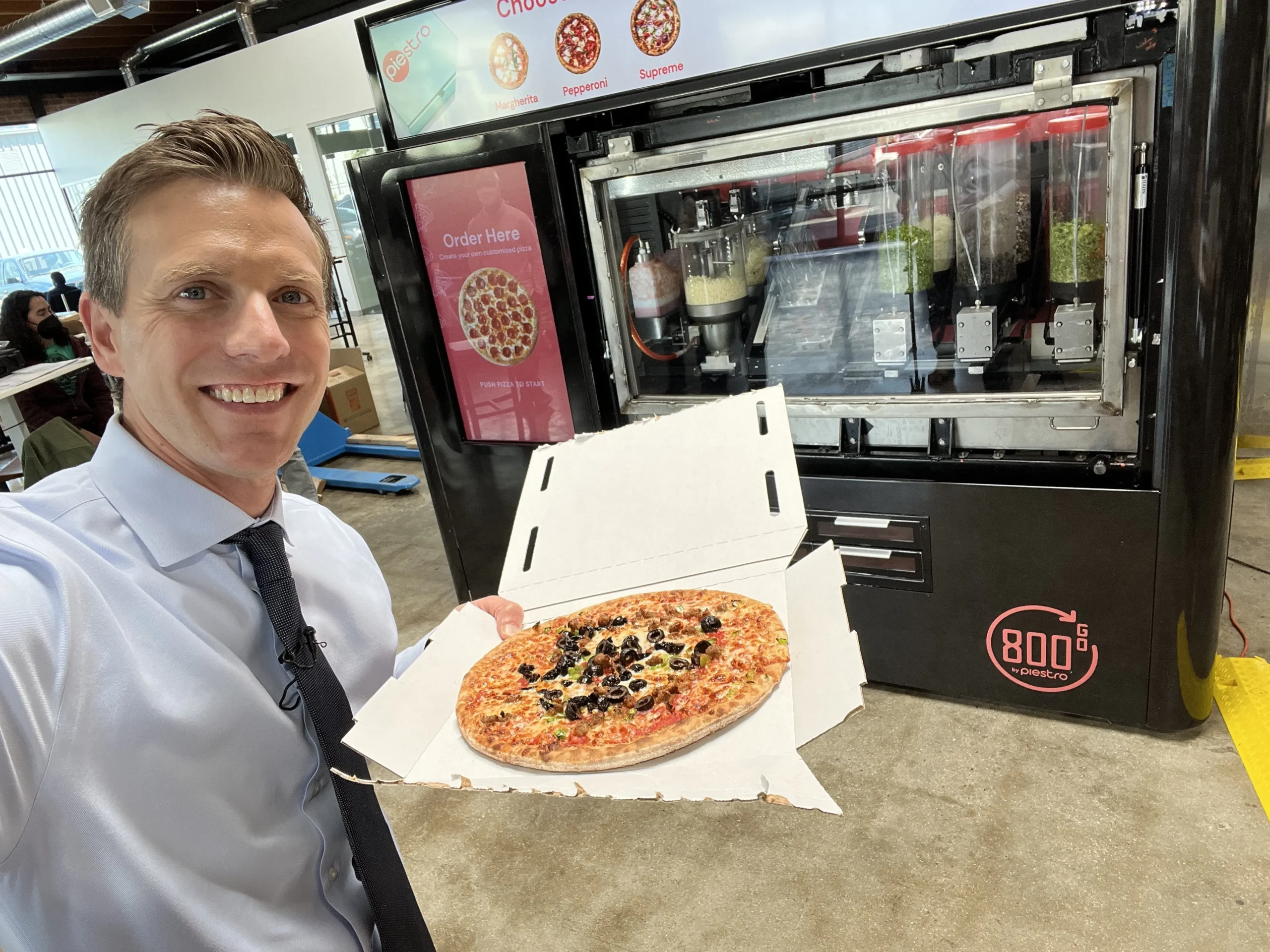 IMG_6009-rotated-1-scaled-1.webp Used self-service pizza vending machine, fully automated hot pizza - view 5