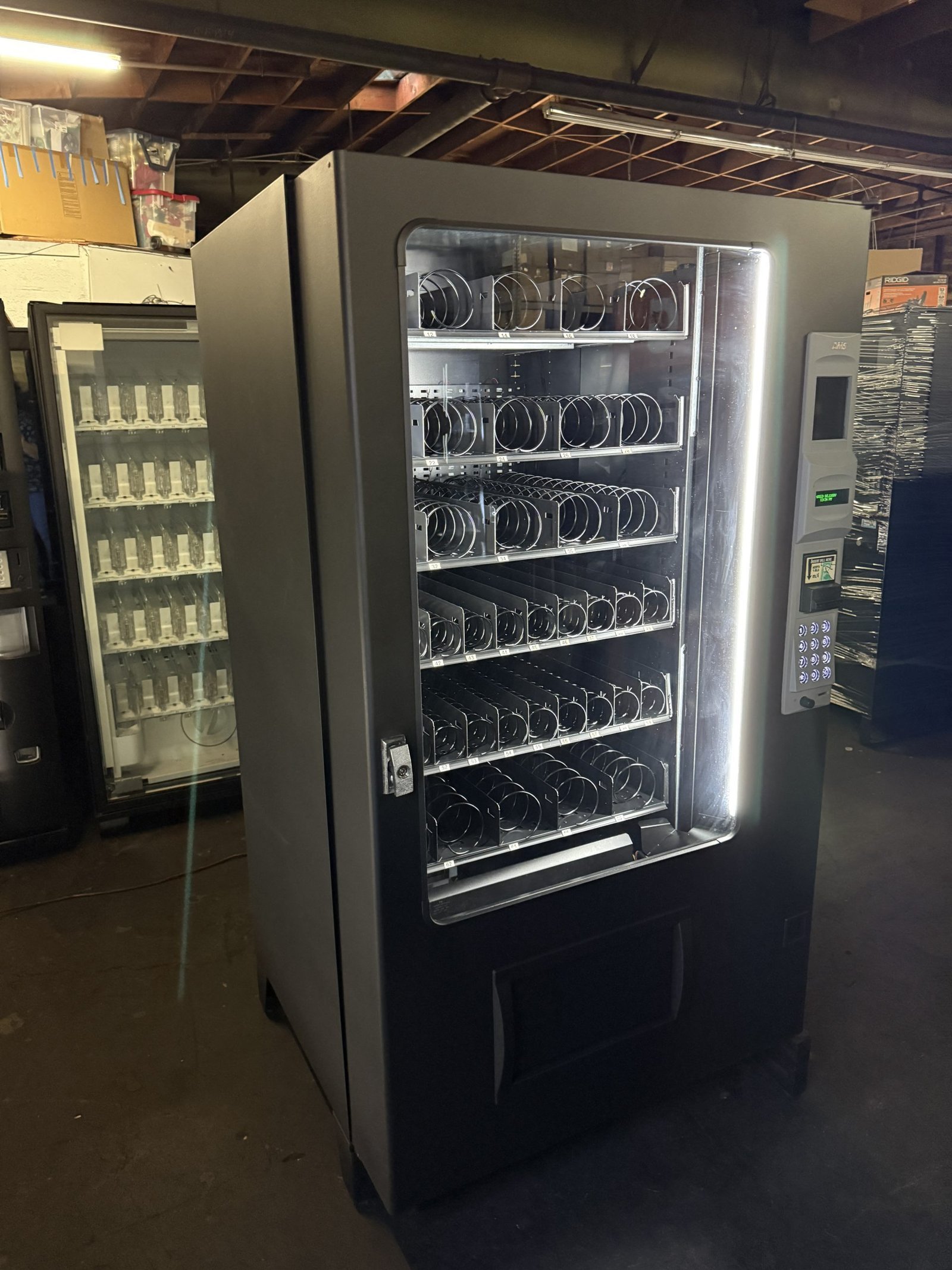 IMG_8439-2-scaled-1.jpg Refurbished AMS 39 snack vending machine with Sensit 3 sensor and glass front - view 3