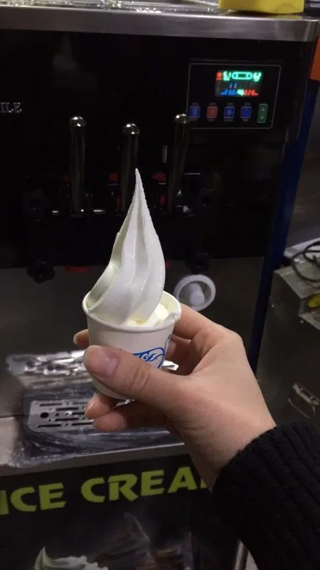 description-image-4.webp Used soft serve ice cream maker vending machine with LCD interface - view 5