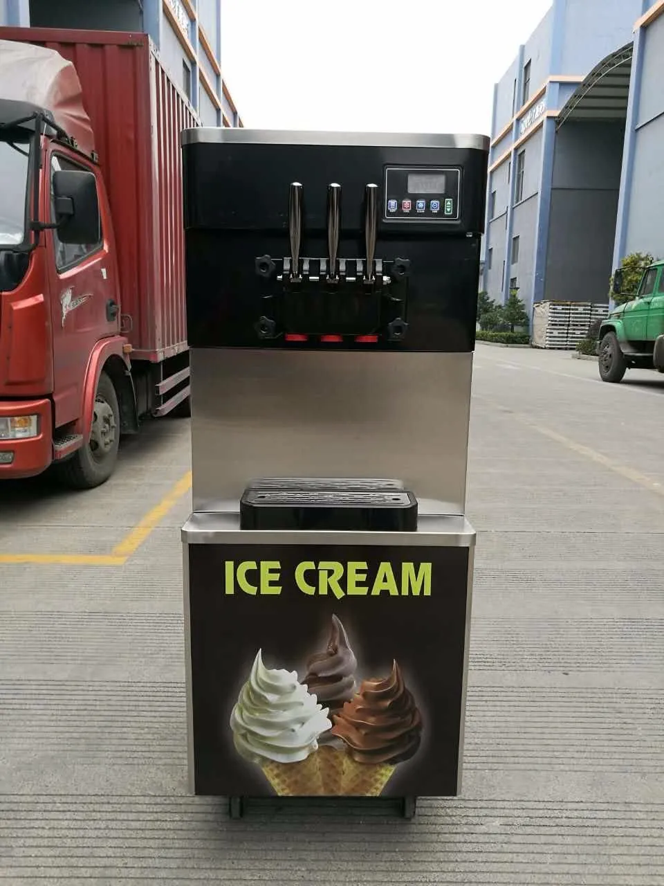 description-image-7.webp Used soft serve ice cream maker vending machine with LCD interface - view 3