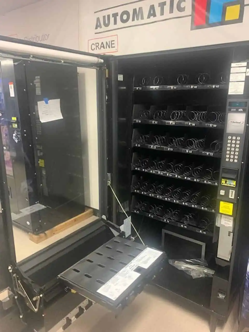 download-19-3.png GPL Model 159 remanufactured snack machine front view - view 2