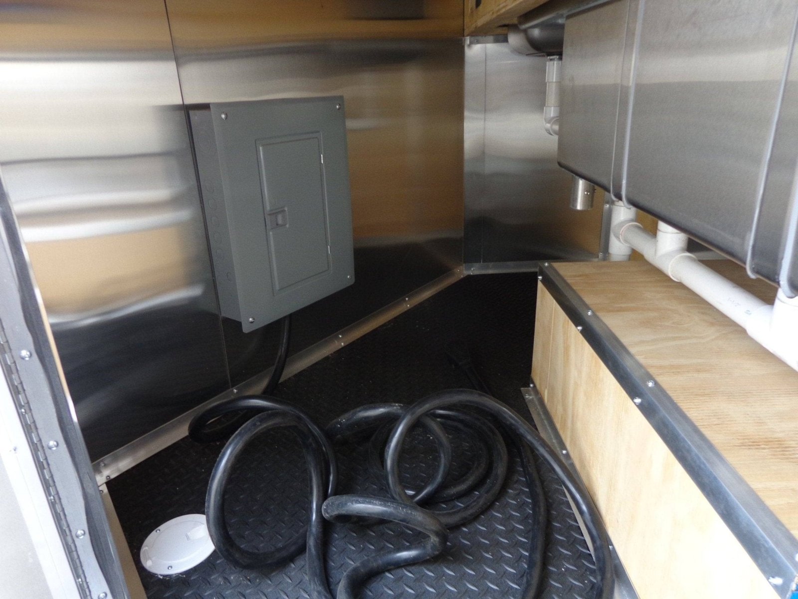 8.5′ x 22′ Black BBQ Porch Style Concession Trailer — photo 13