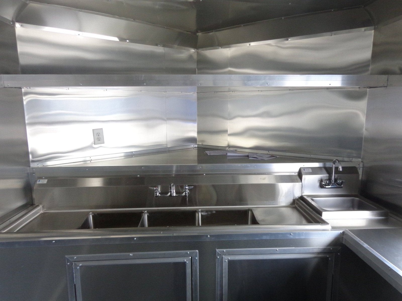 8.5′ x 22′ Black BBQ Porch Style Concession Trailer — photo 15