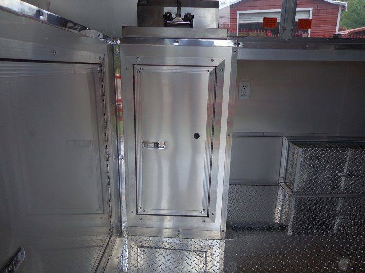 Concession Trailer Orange – 8.5′ x 14′ Billboard Merchandizing Event — photo 4