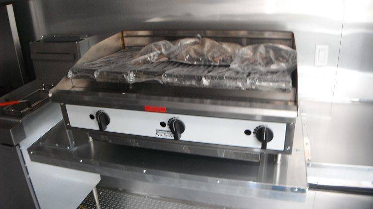 Concession Trailer 8.5′ x 38′ Silver Gooseneck Catering — photo 11
