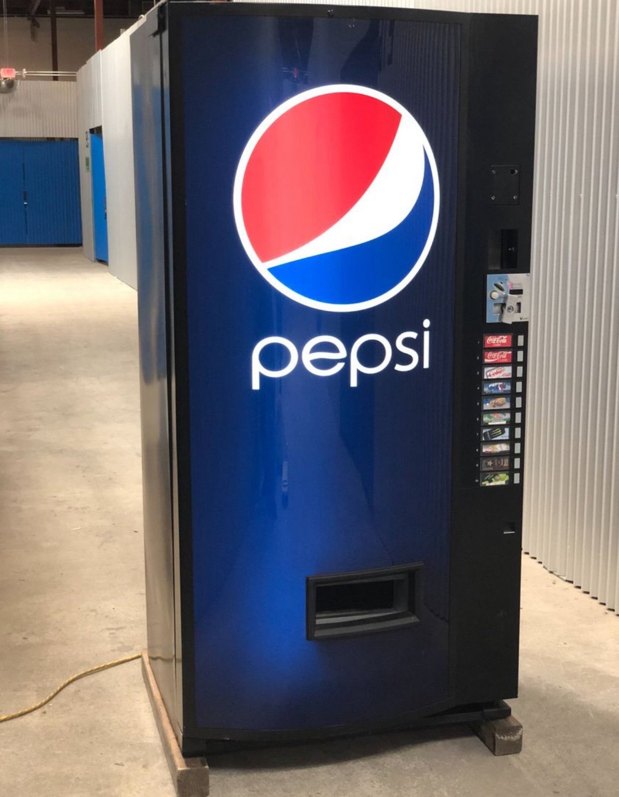 Vendo 680 Drink Vending Machine