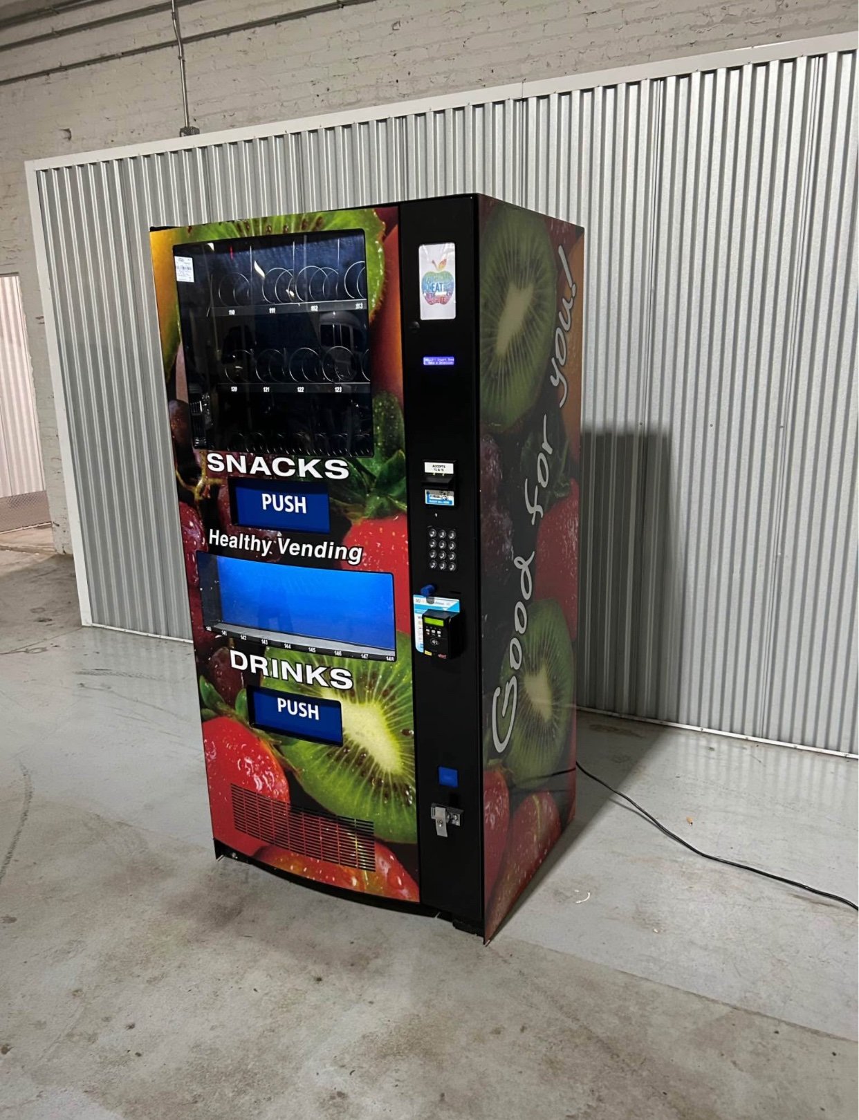 Seaga HY2100-9 Healthy Combo Vending Machine w/ credit card reader Used Seaga HY2100 combo with card reader, full-size refrigerated machine - view 2