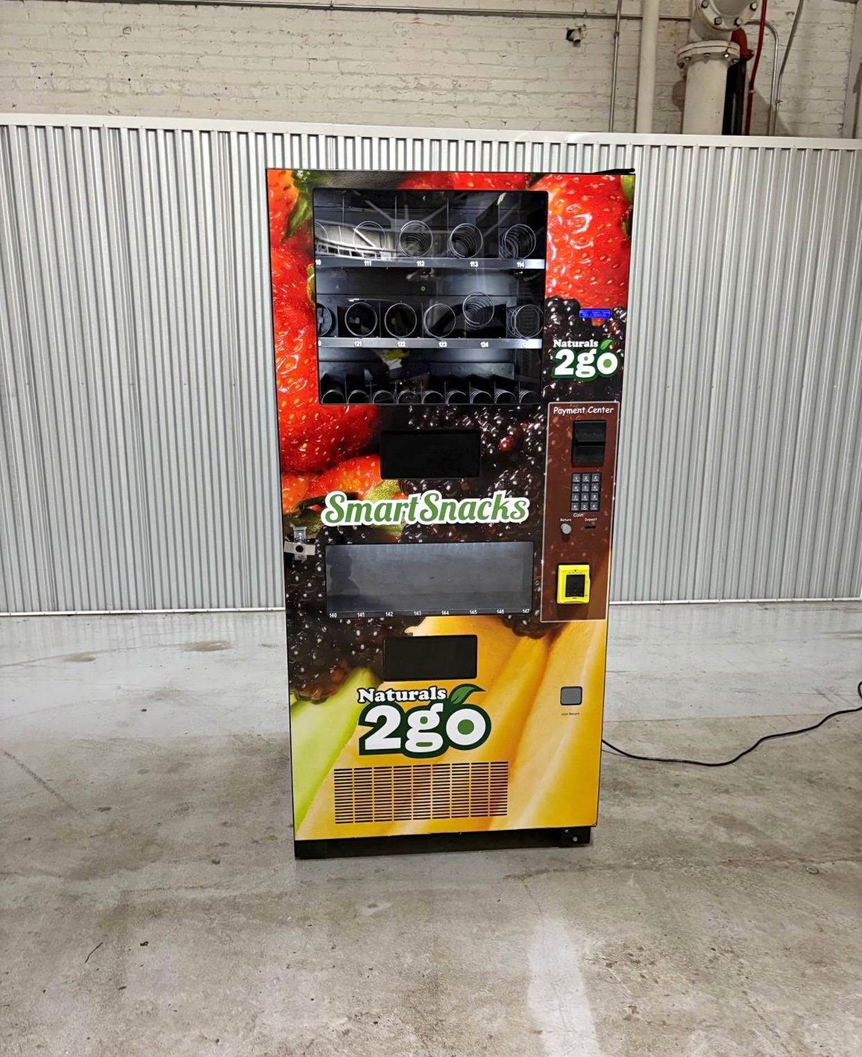 Naturals2Go N2G4000 Combo Vending Machine with credit card reader