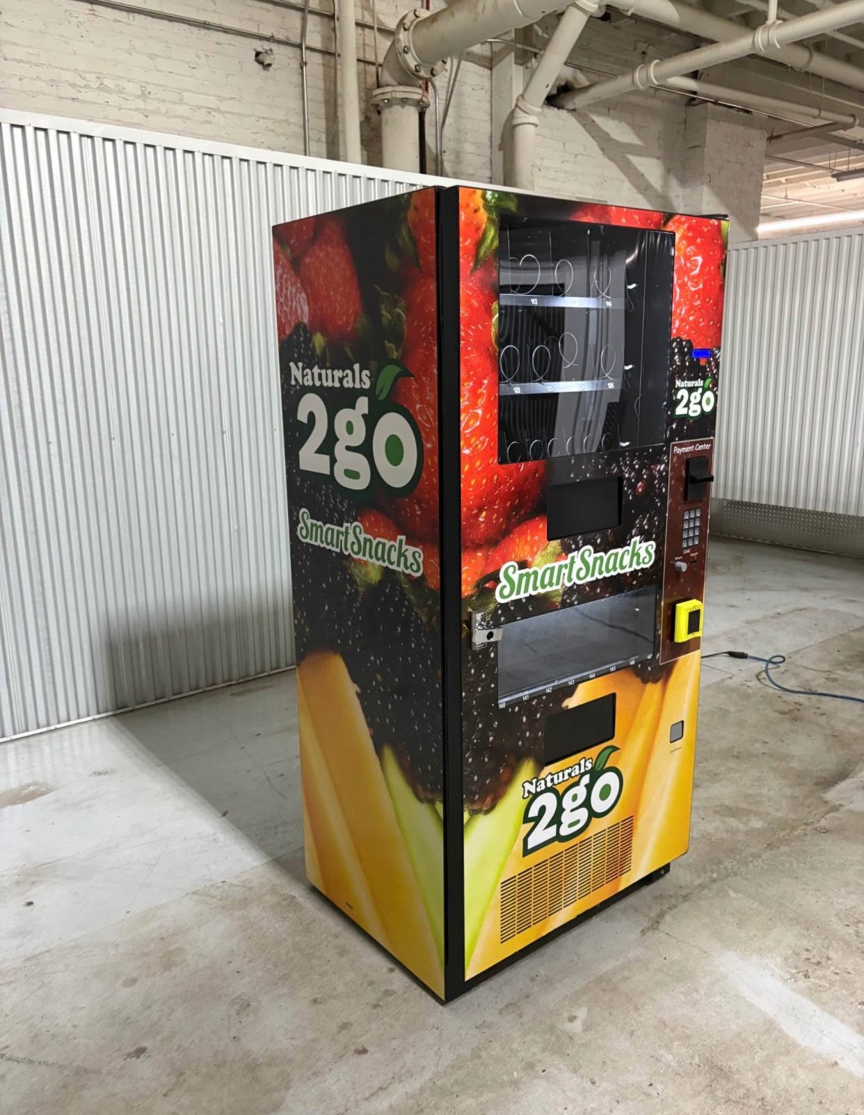 Naturals2Go N2G4000 Combo Vending Machine with credit card reader