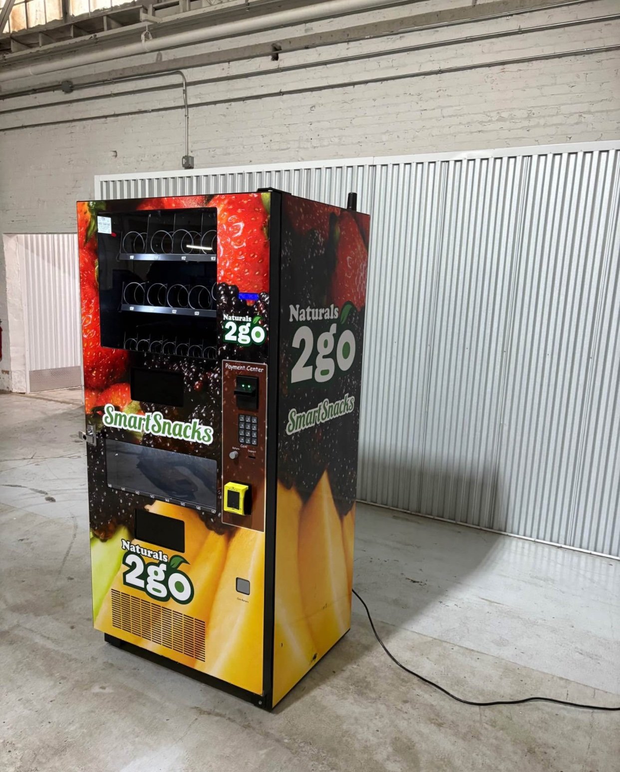 Naturals2Go N2G4000 Combo Vending Machine with credit card reader