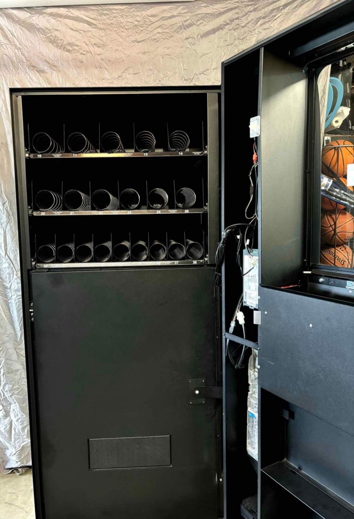 Healthier 4u Combo Vending Machine w/ credit card reader Healthier 4u combo vending machine with card reader - view 4