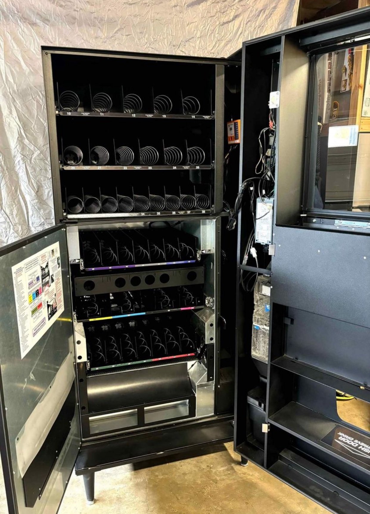 Healthier 4u Combo Vending Machine w/ credit card reader Healthier 4u combo vending machine with card reader - view 6