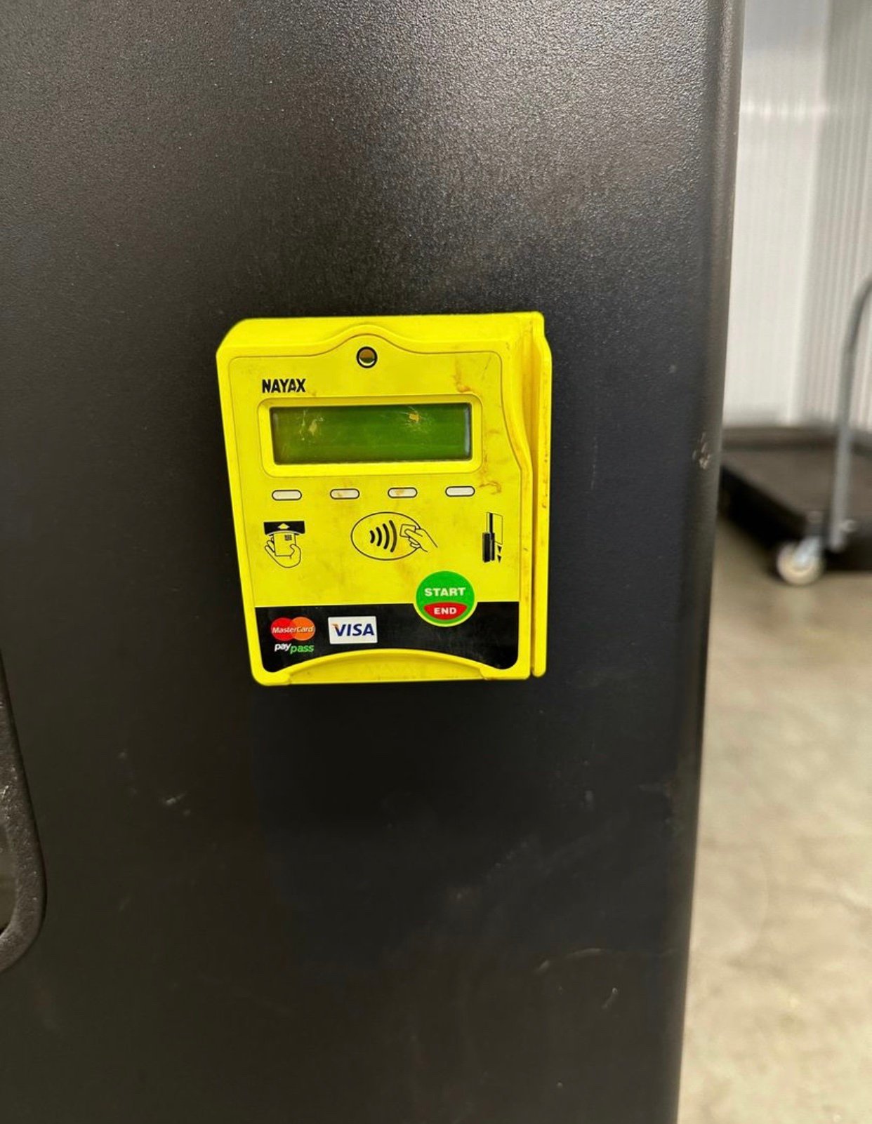 Usi 3132 snack vending machine w/credit card reader