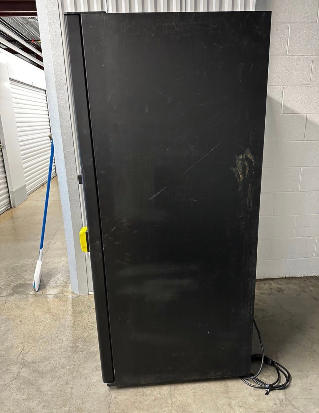 Usi 3132 snack vending machine w/credit card reader