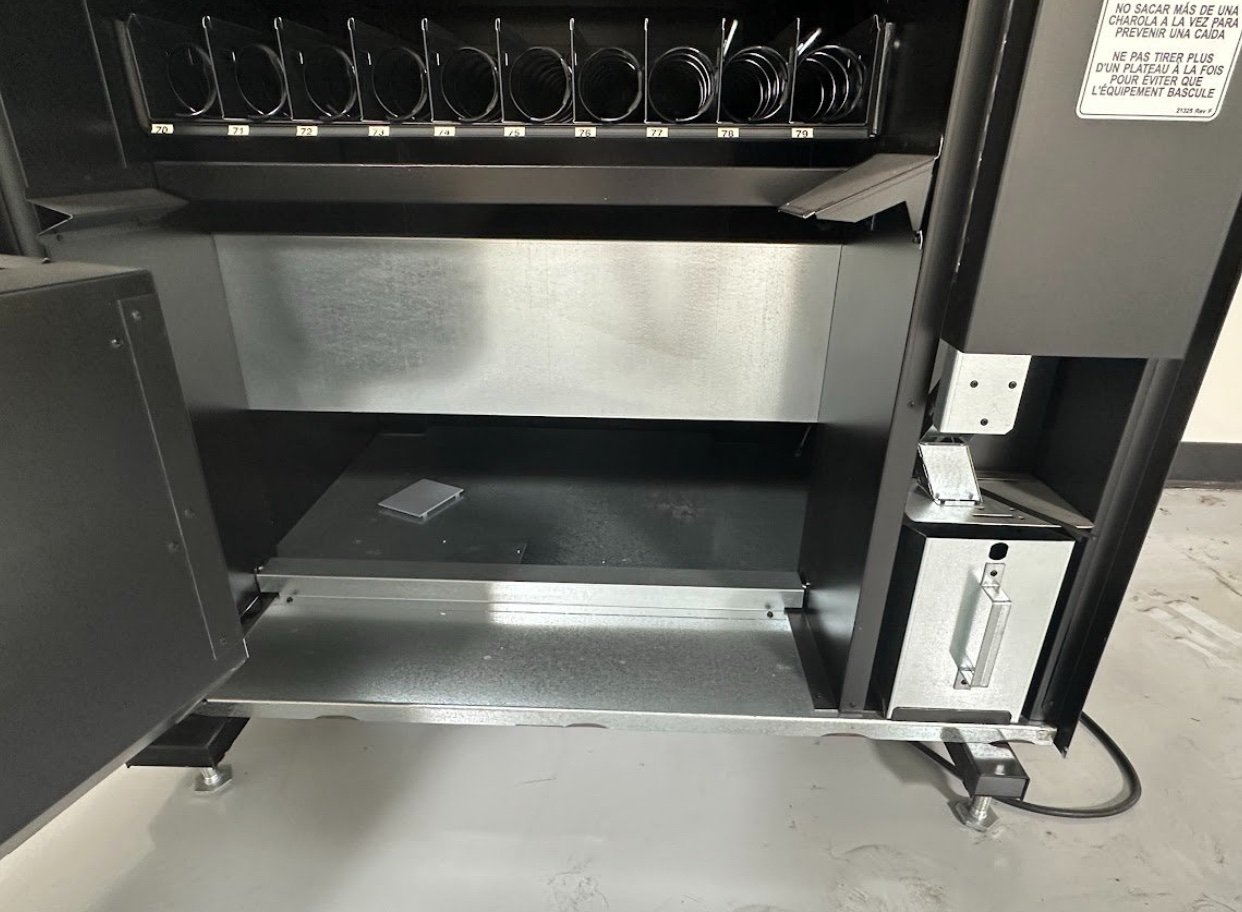 AMS 39 combo Vending Machine vending machine with credit card reader Used AMS 39 combo vending machine with fitted card reader - view 5