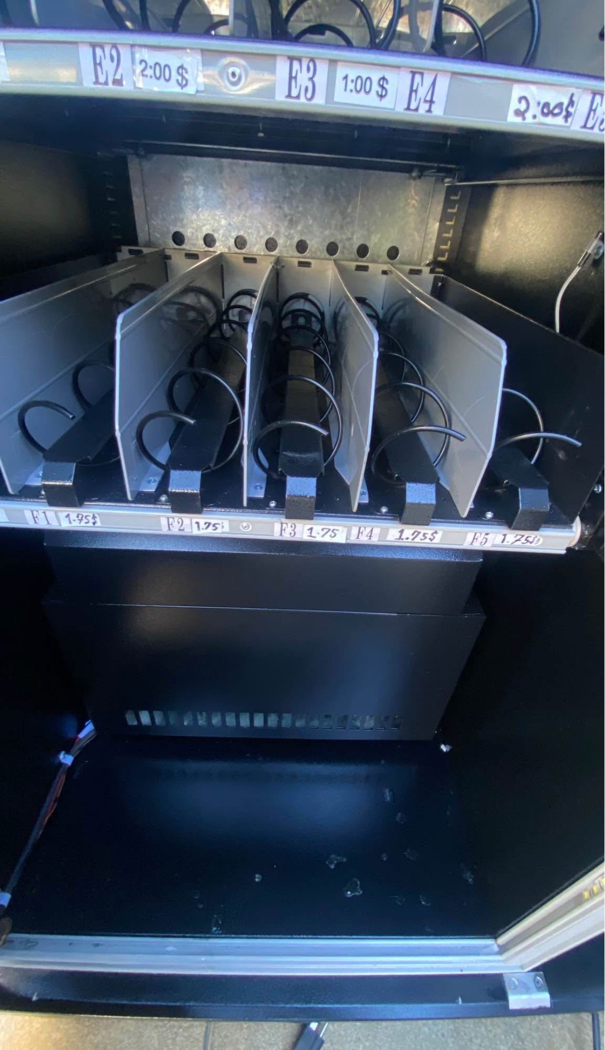 Piranha G636 Combo Vending Machine