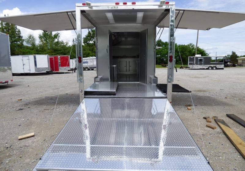 Concession Trailer 8.5′ x 31′ Gooseneck Black – BBQ Catering — photo 5